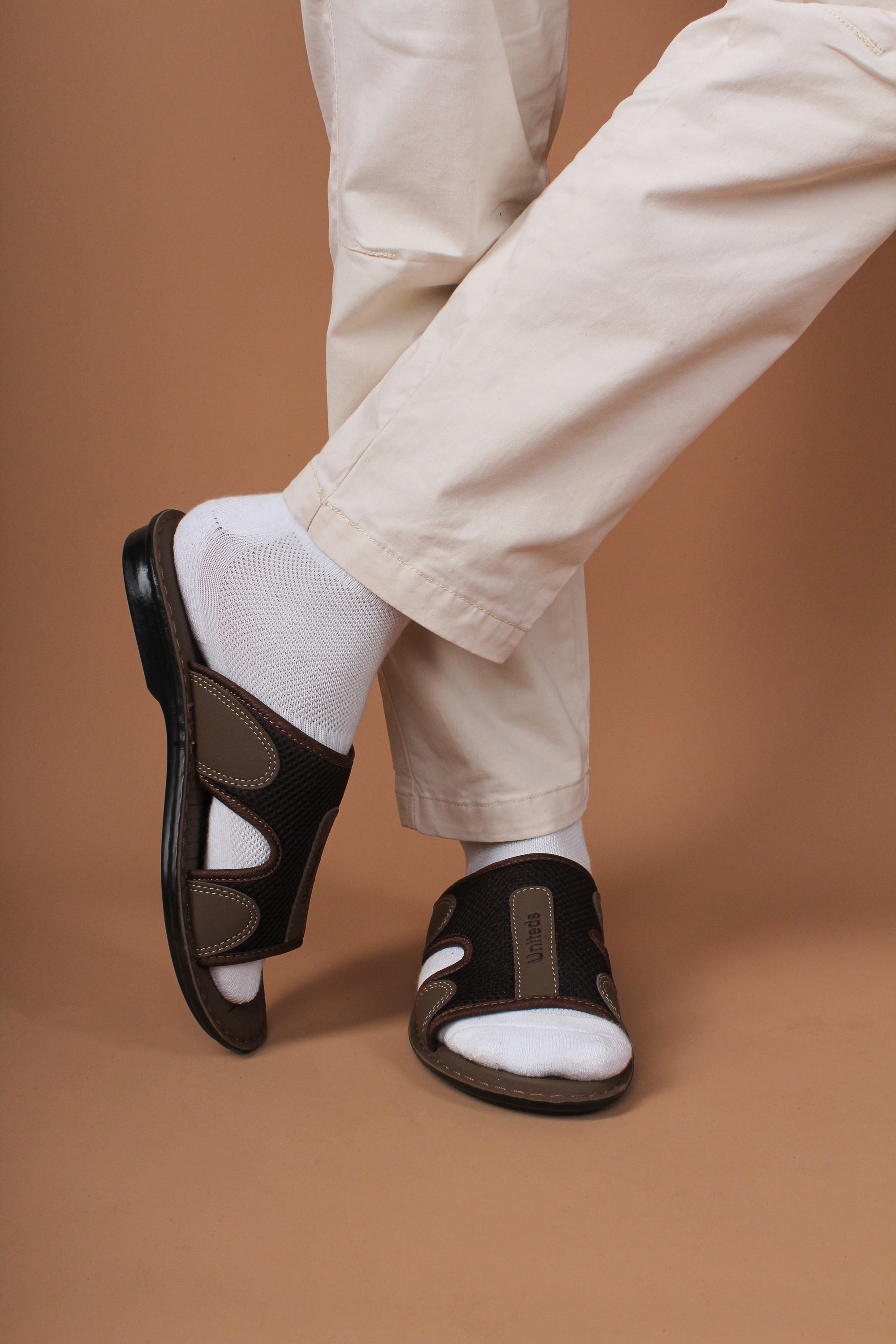 Uniteds men's casual wear sandal in black – top view mens sandals