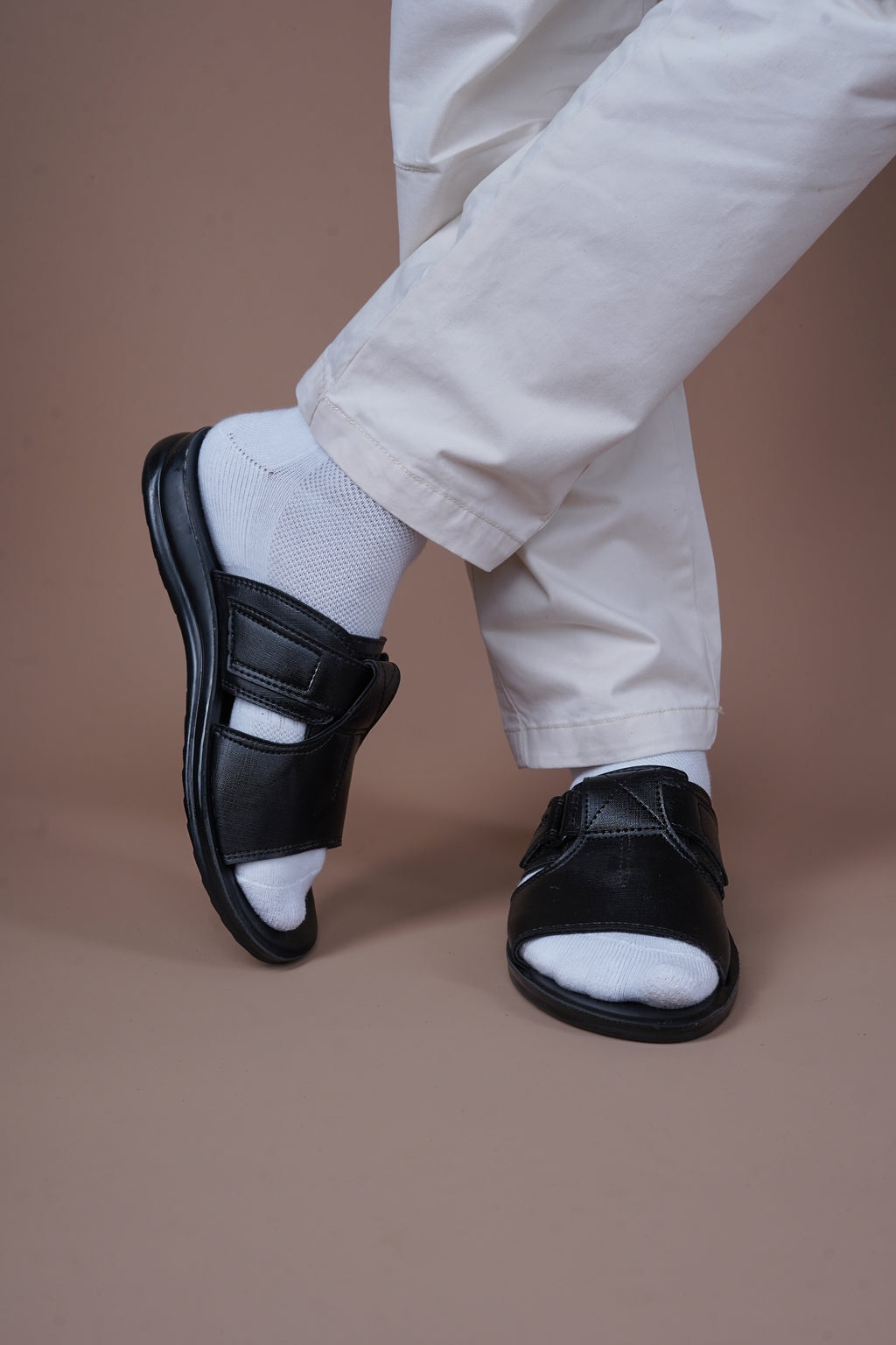 Uniteds men's daily wear PU sandal in black – top view mens sandals